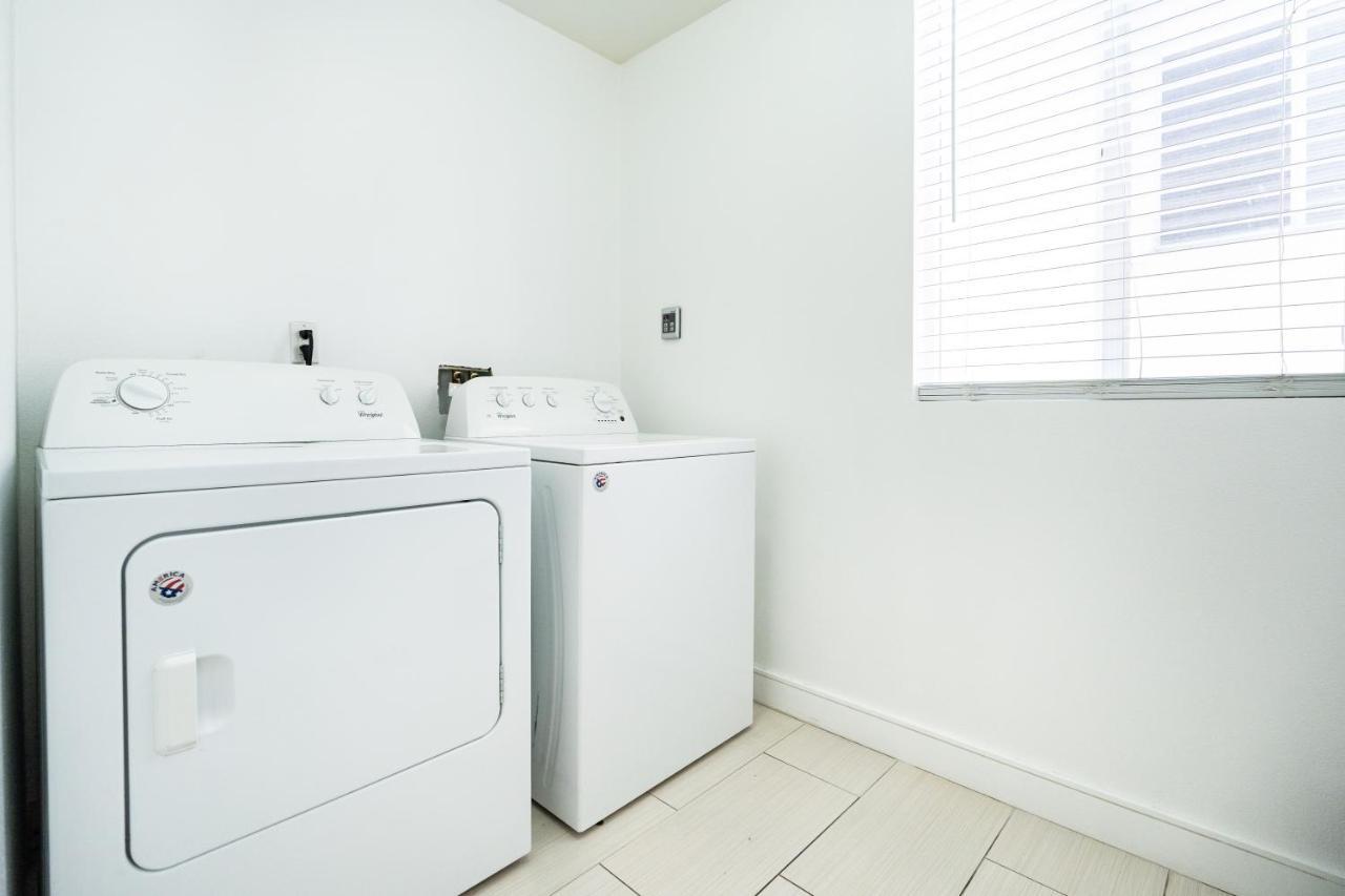 Large Condo Sleeps 10 Near Downtown 洛杉矶 外观 照片