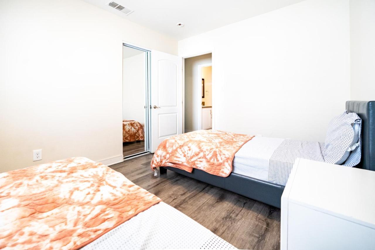 Large Condo Sleeps 10 Near Downtown 洛杉矶 外观 照片
